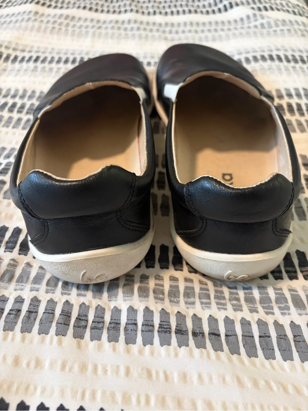 be lenka Eazy Black Slip-On Sneakers unisex size 43